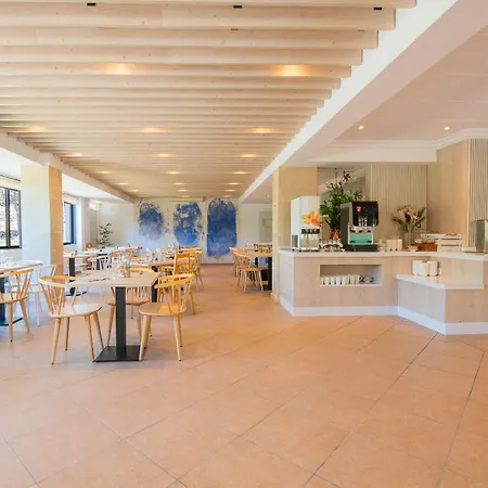 Playa Mondrago Hotel