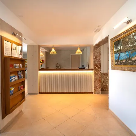 Playa Mondrago Hotel